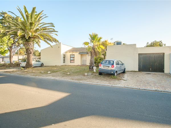 4 Bed House in Edgemead