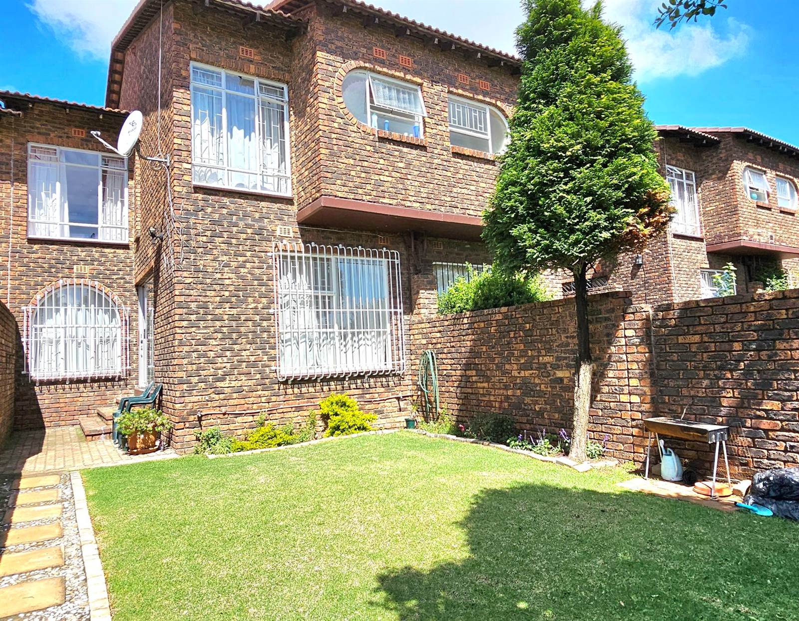 3 Bed Townhouse in Edenvale photo number 1
