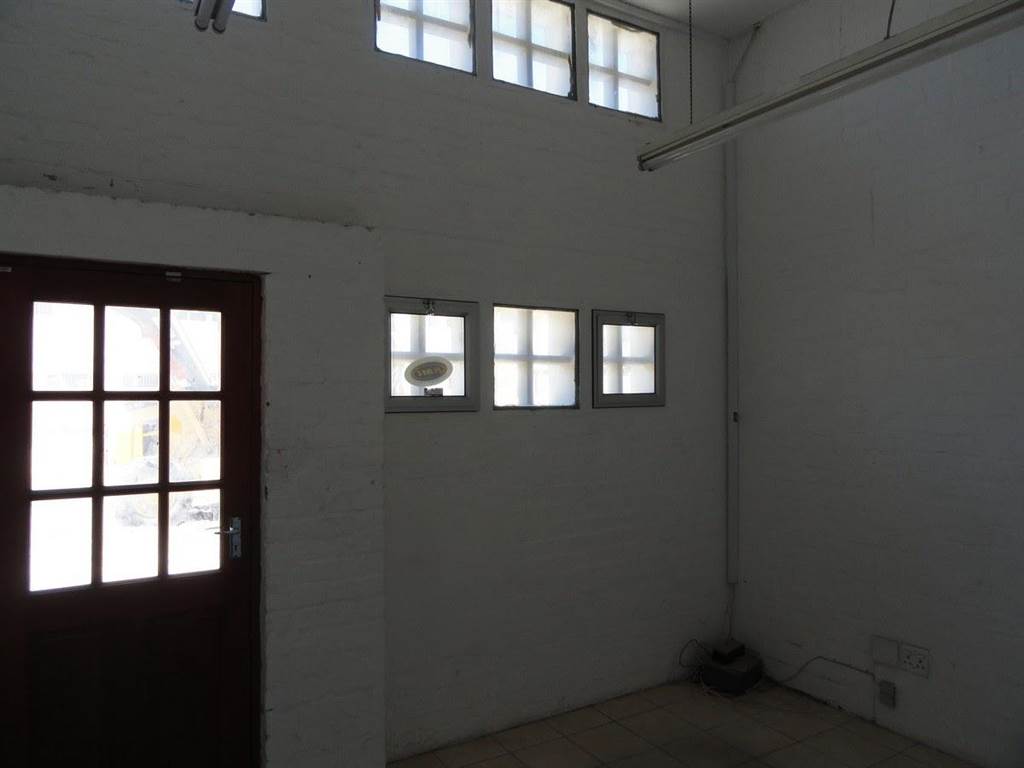 360  m² Industrial space in Epping photo number 11