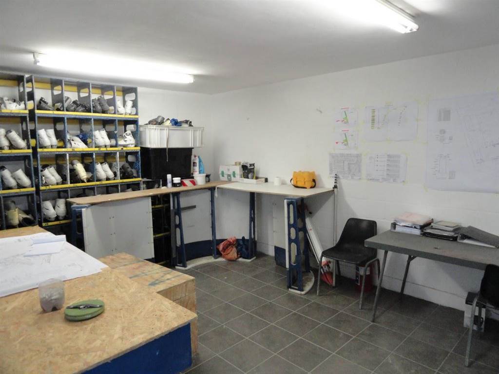 360  m² Industrial space in Epping photo number 8