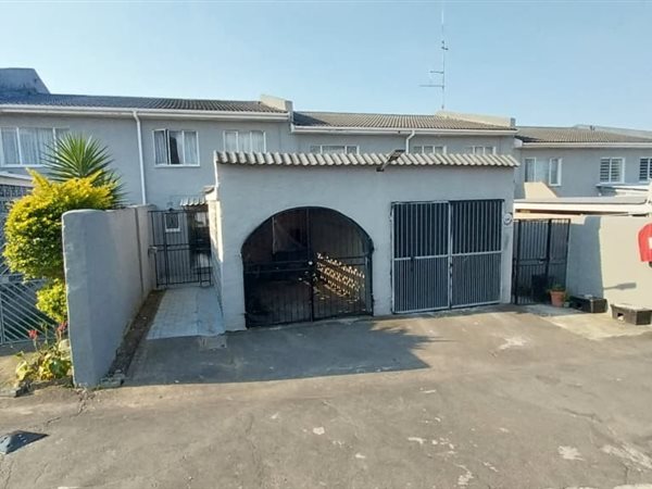3 Bedroom Townhouse 3 Bedroom Townhouse