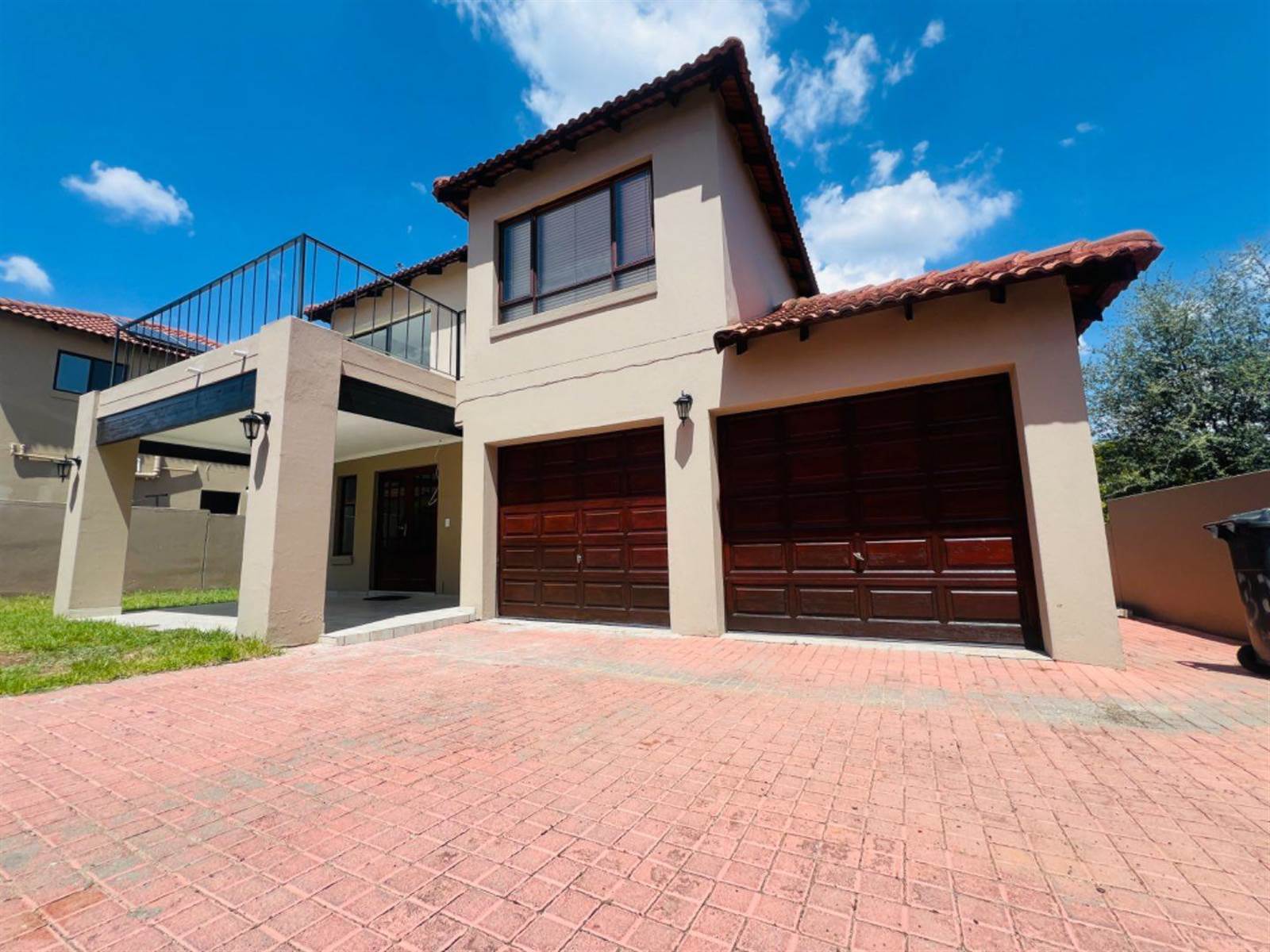 3 Bed Apartment in Fourways photo number 1