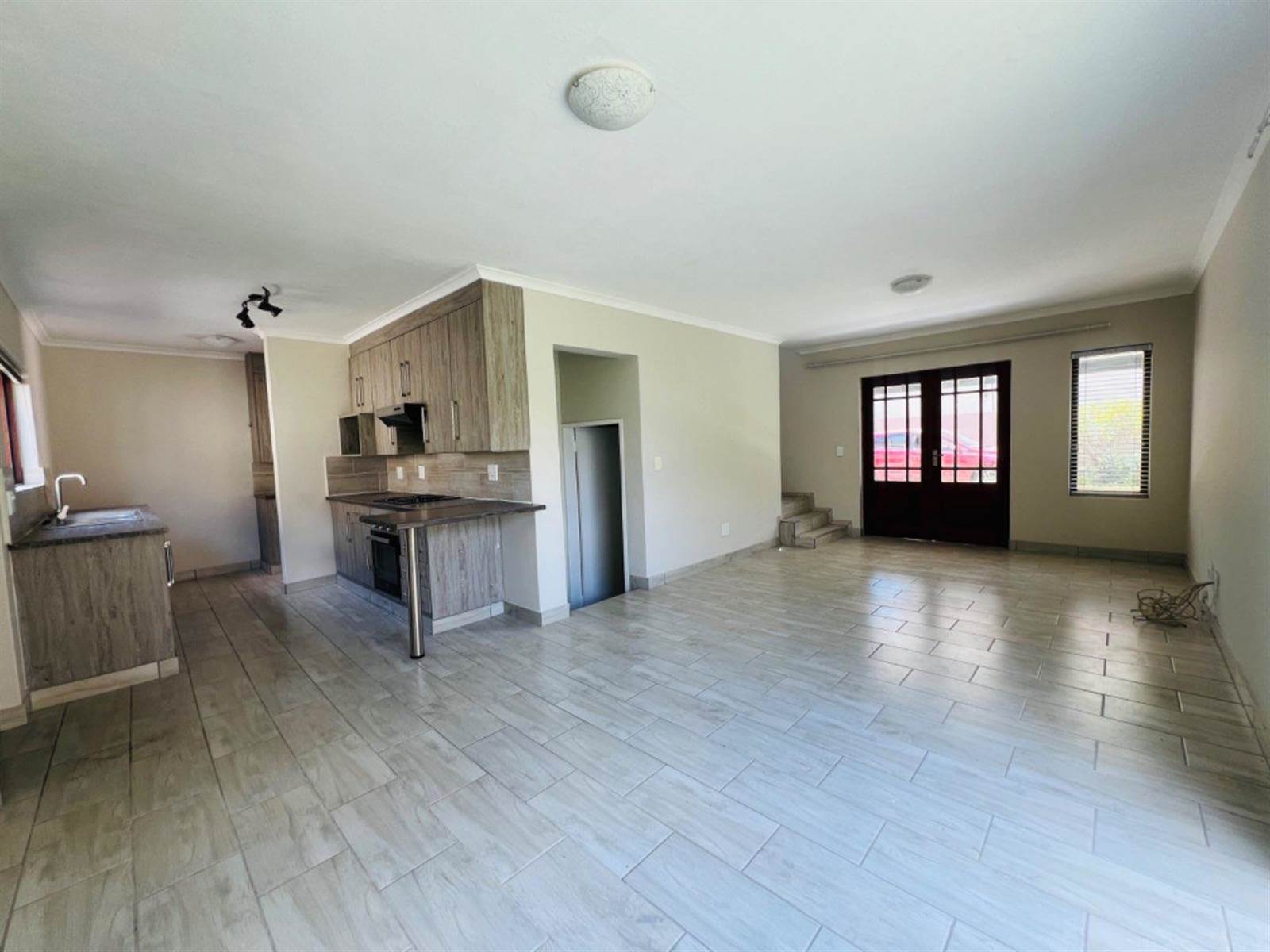 3 Bed Apartment in Fourways photo number 5