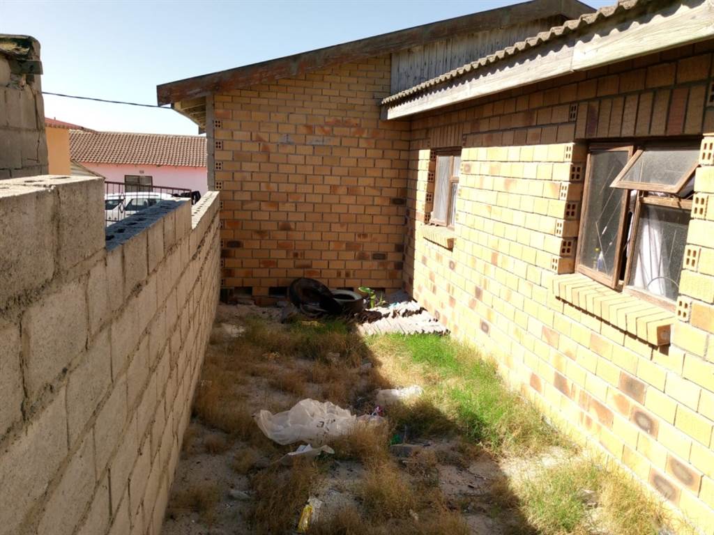 3 Bed House in Khayelitsha photo number 4
