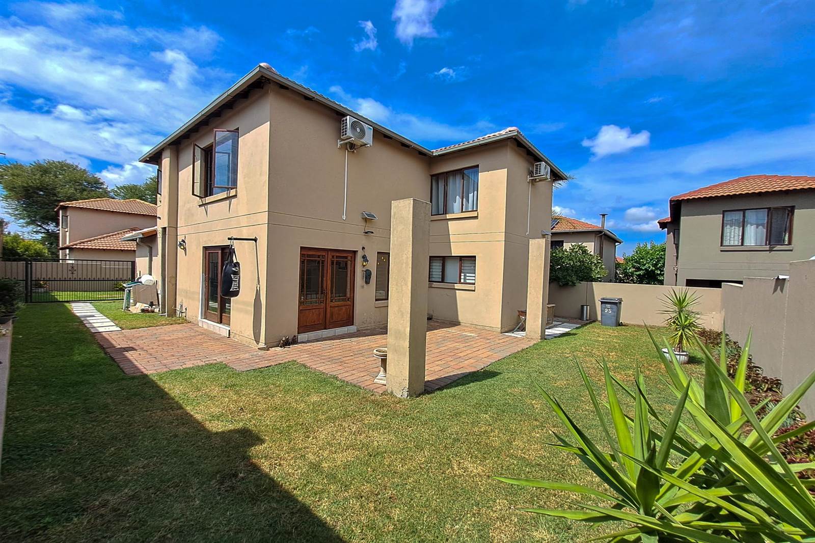 3 Bed Cluster in Fourways photo number 4