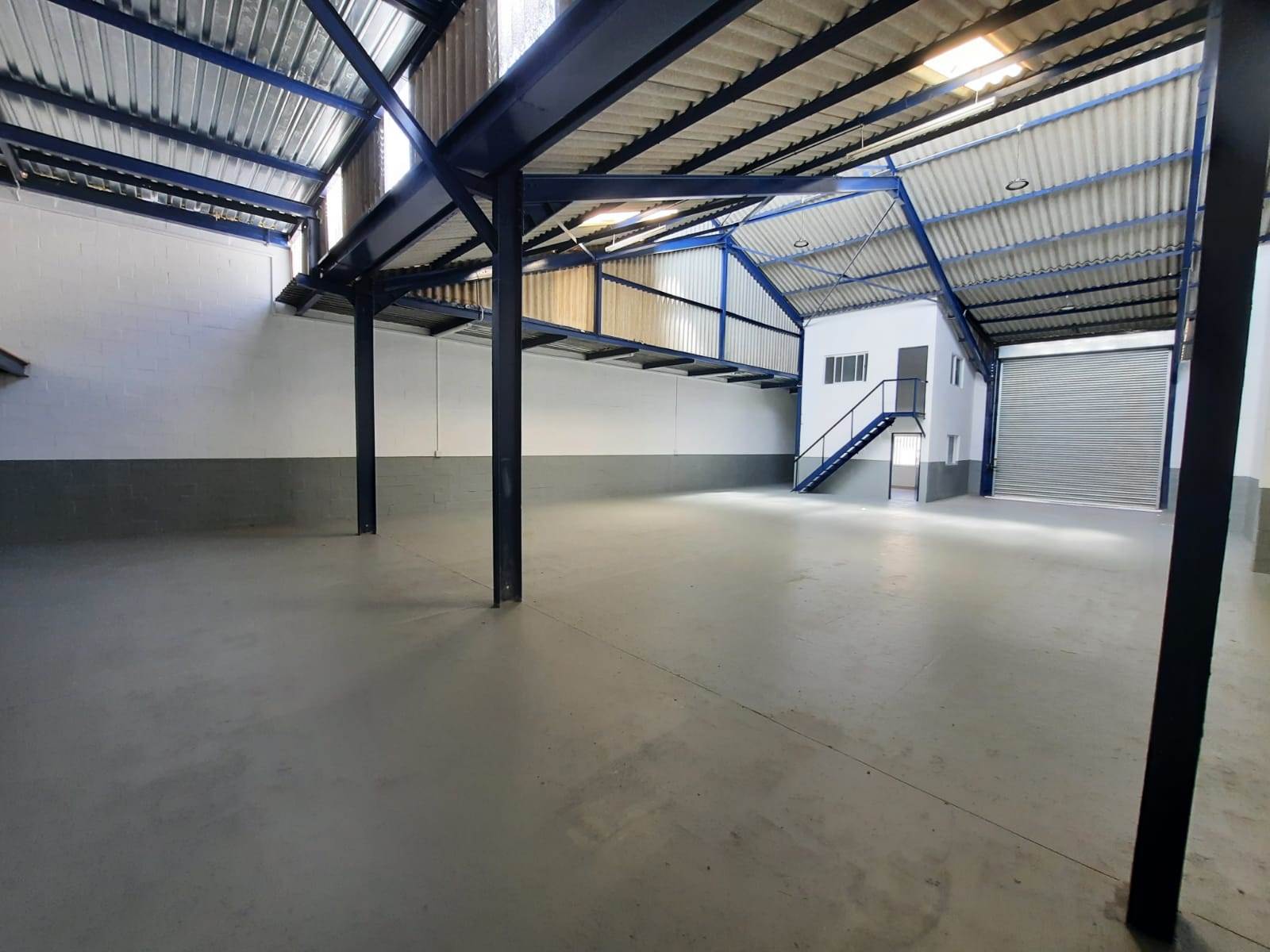 400  m² Industrial space in Parow East photo number 2