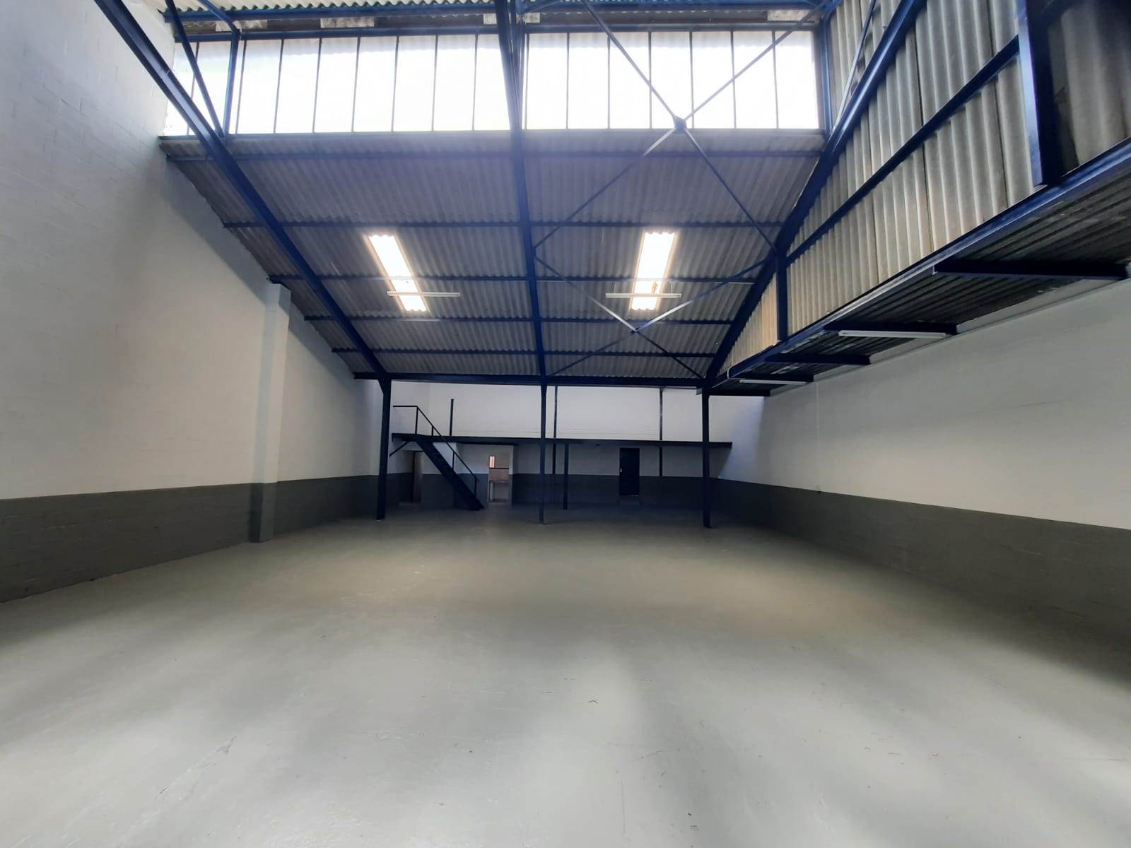 400  m² Industrial space in Parow East photo number 3