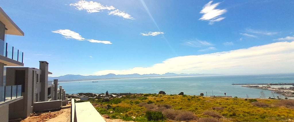 2 Bed Apartment in Mossel Bay Central photo number 15