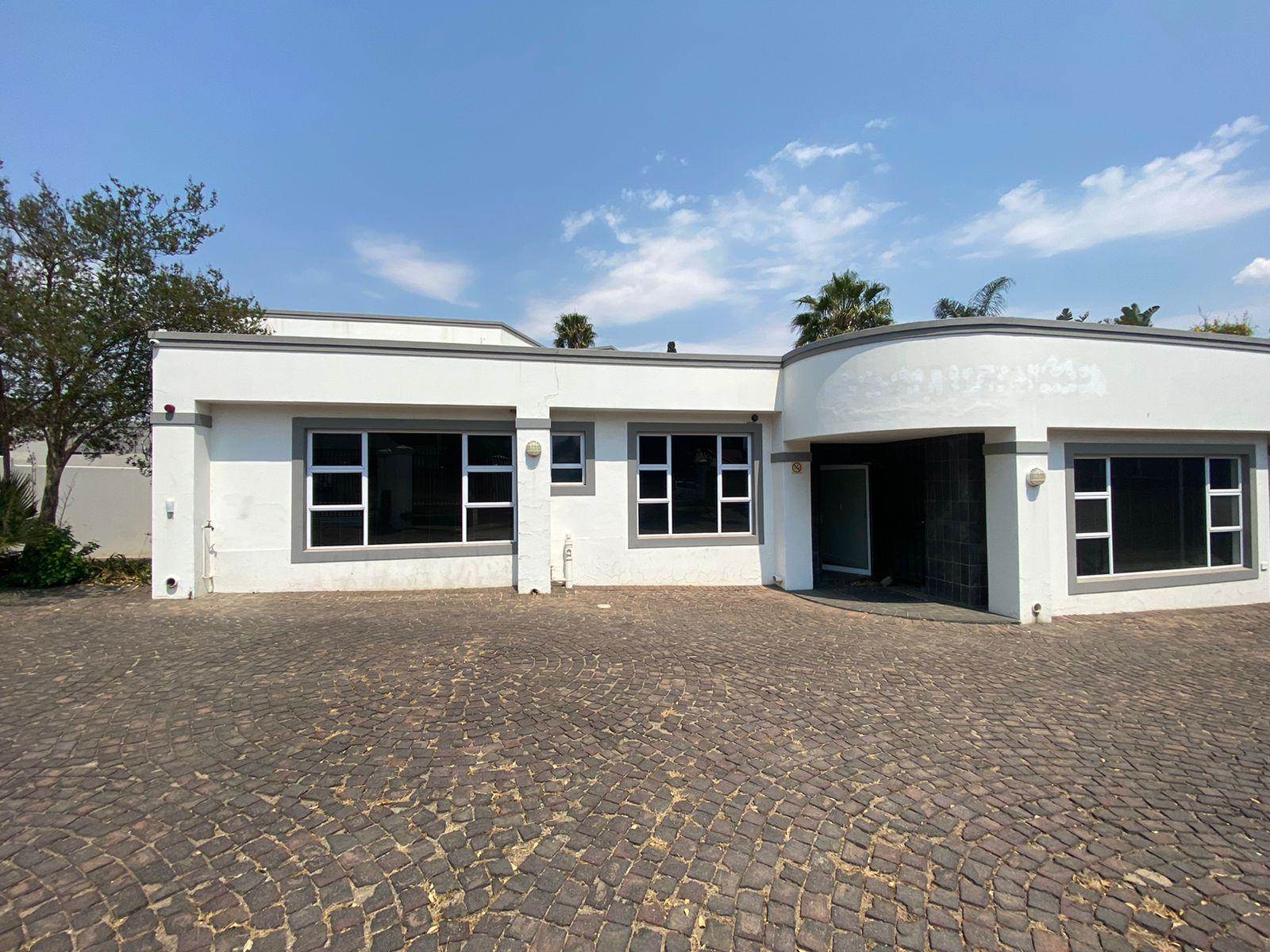 350  m² Commercial space in Parkmore photo number 1