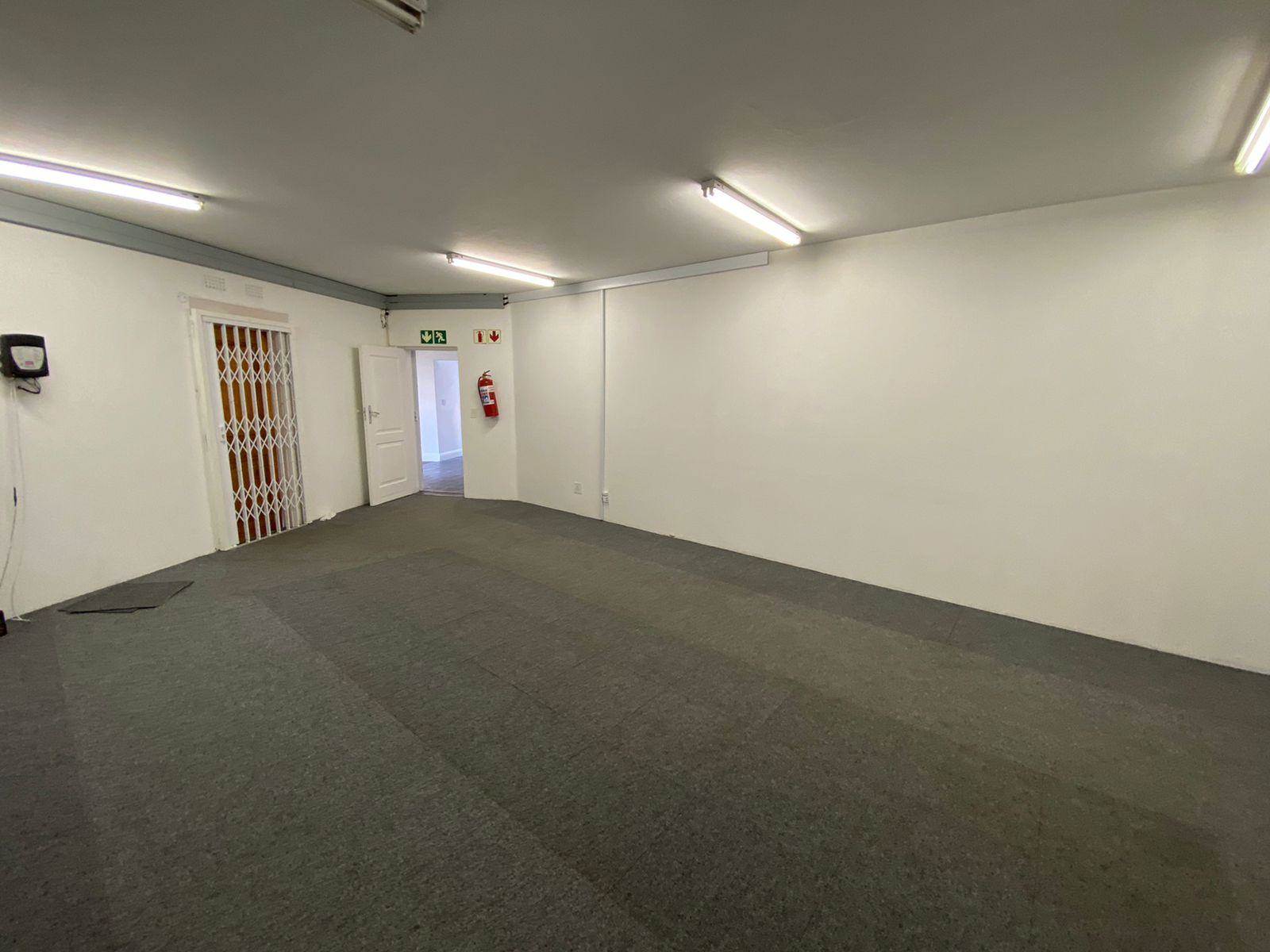 350  m² Commercial space in Parkmore photo number 16
