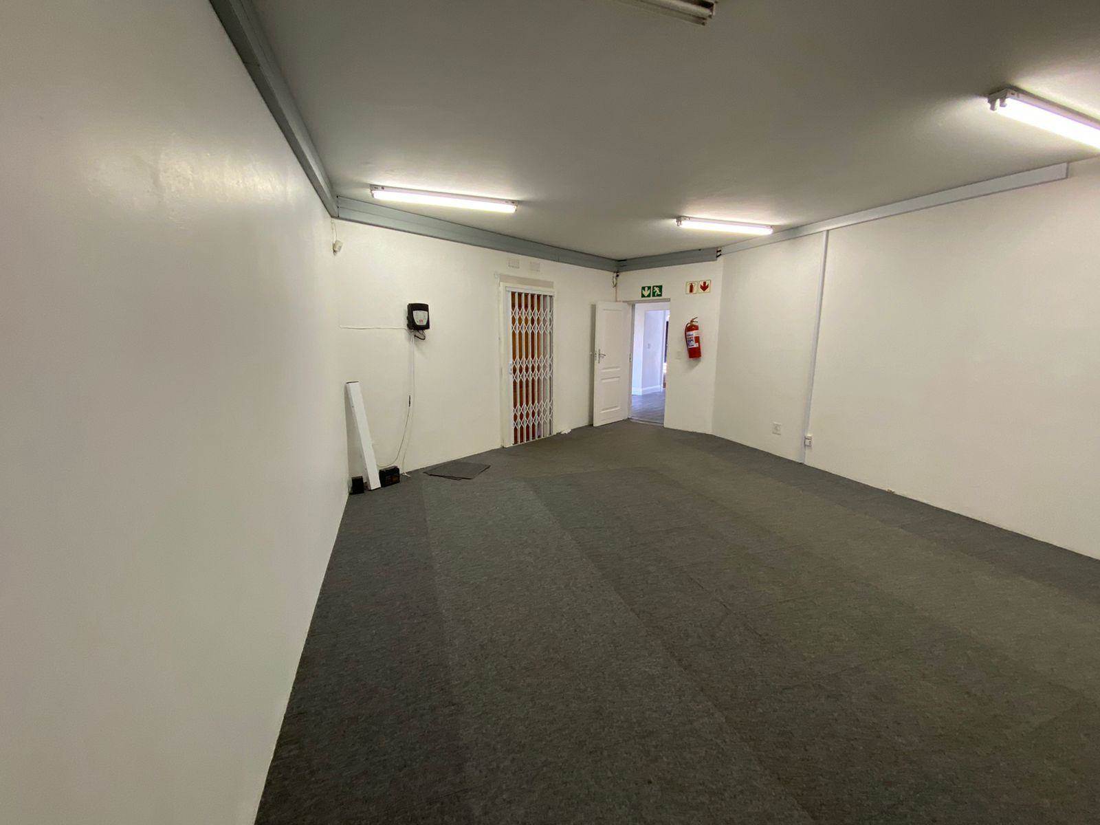 350  m² Commercial space in Parkmore photo number 15