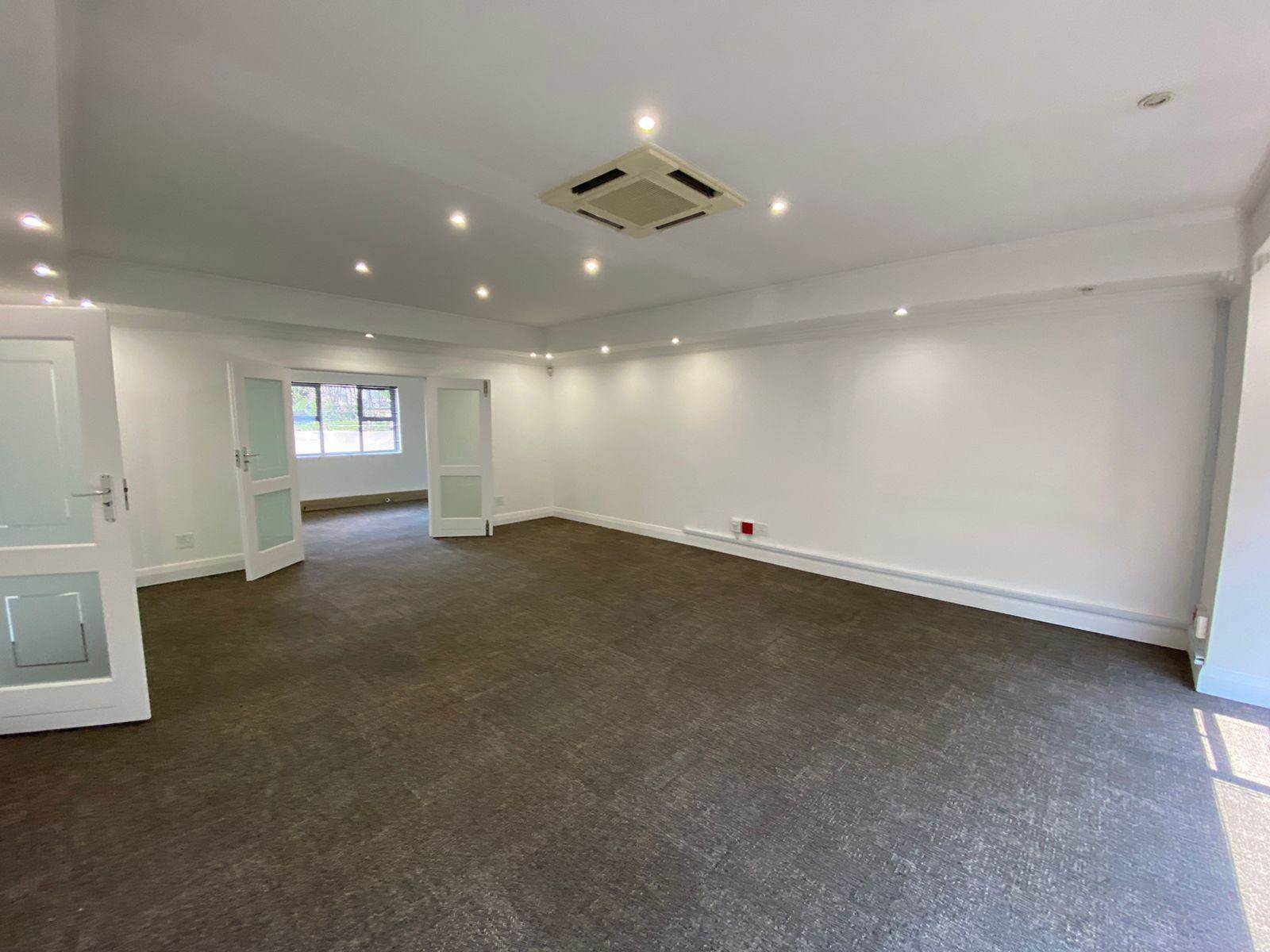 350  m² Commercial space in Parkmore photo number 10