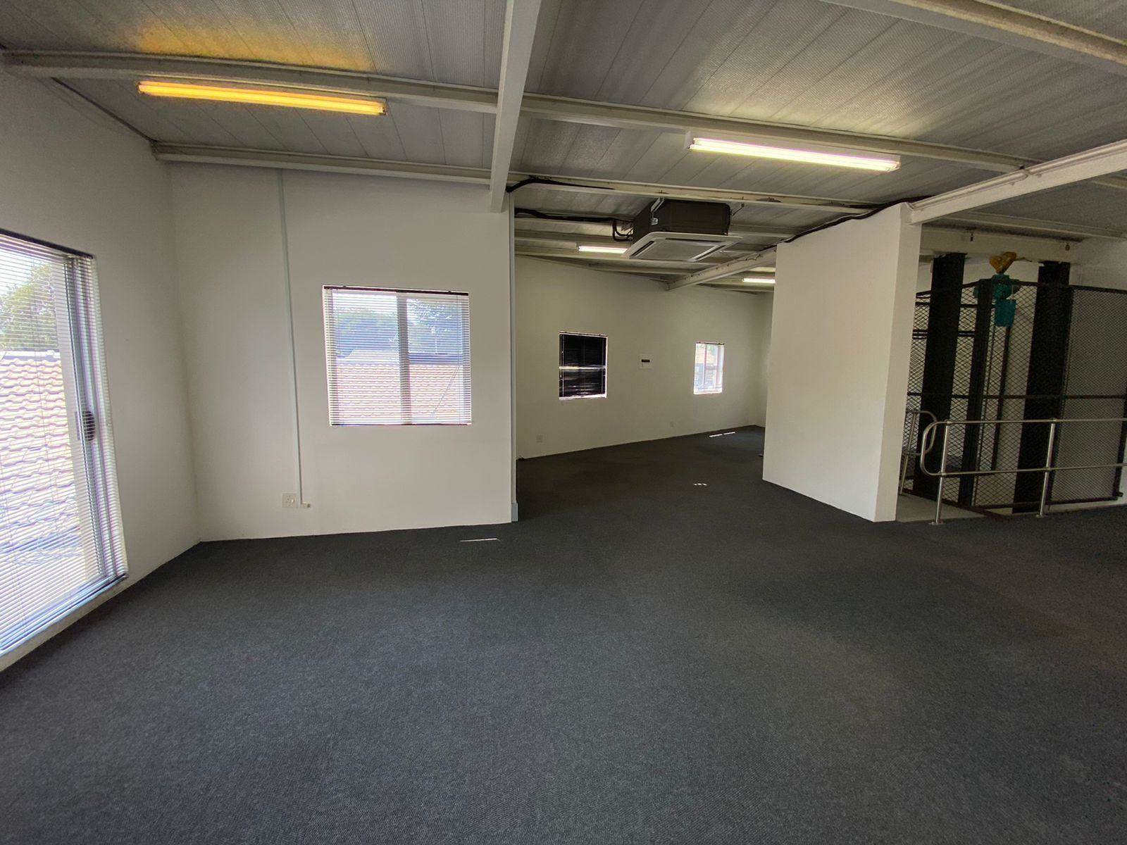 350  m² Commercial space in Parkmore photo number 18