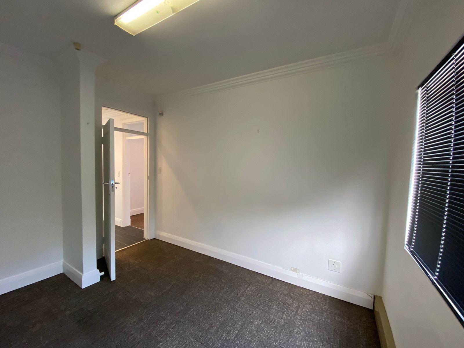 350  m² Commercial space in Parkmore photo number 20