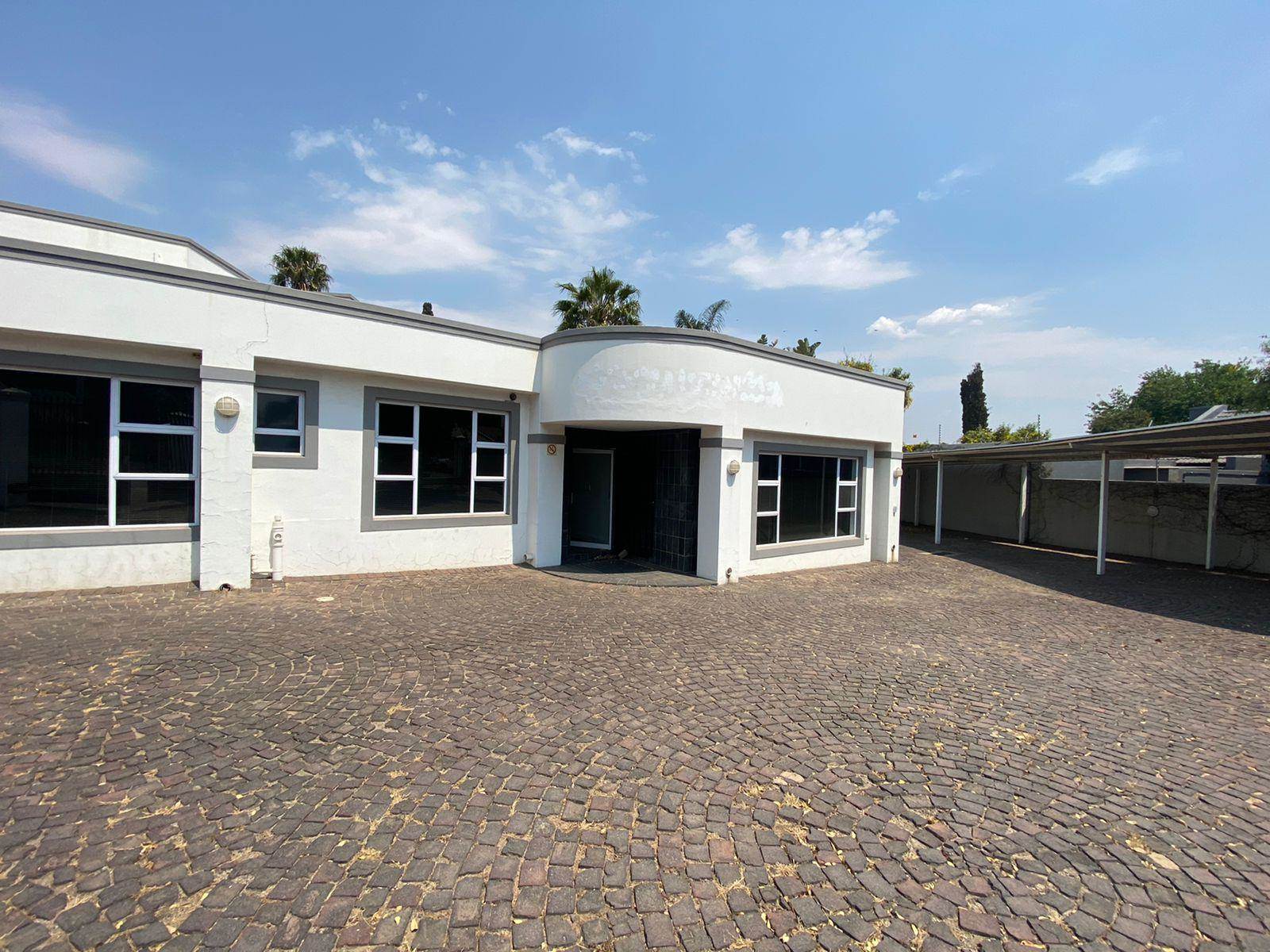 350  m² Commercial space in Parkmore photo number 3