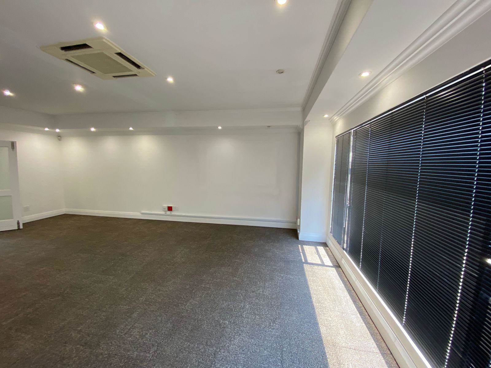 350  m² Commercial space in Parkmore photo number 11