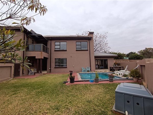 4 Bedroom House 4 Bedroom House