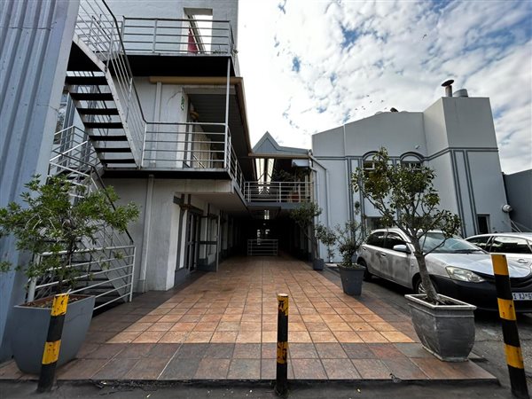 95  m² Commercial space in Melville