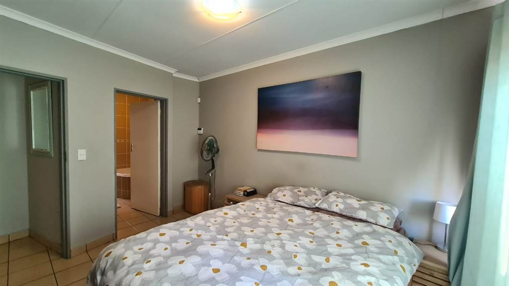 3 Bed Townhouse in Glen Marais photo number 11