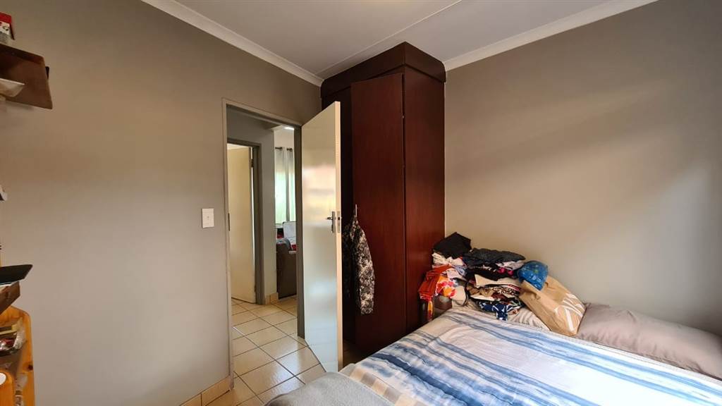3 Bed Townhouse in Glen Marais photo number 18