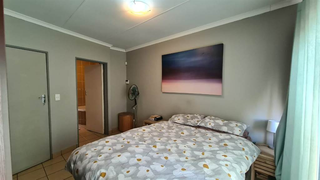 3 Bed Townhouse in Glen Marais photo number 15