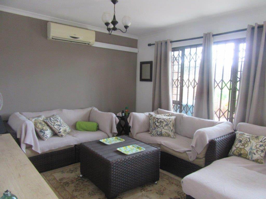 3 Bed Apartment in Scottburgh Central photo number 3