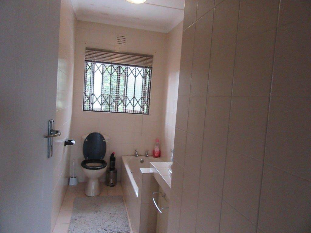 3 Bed Apartment in Scottburgh Central photo number 8