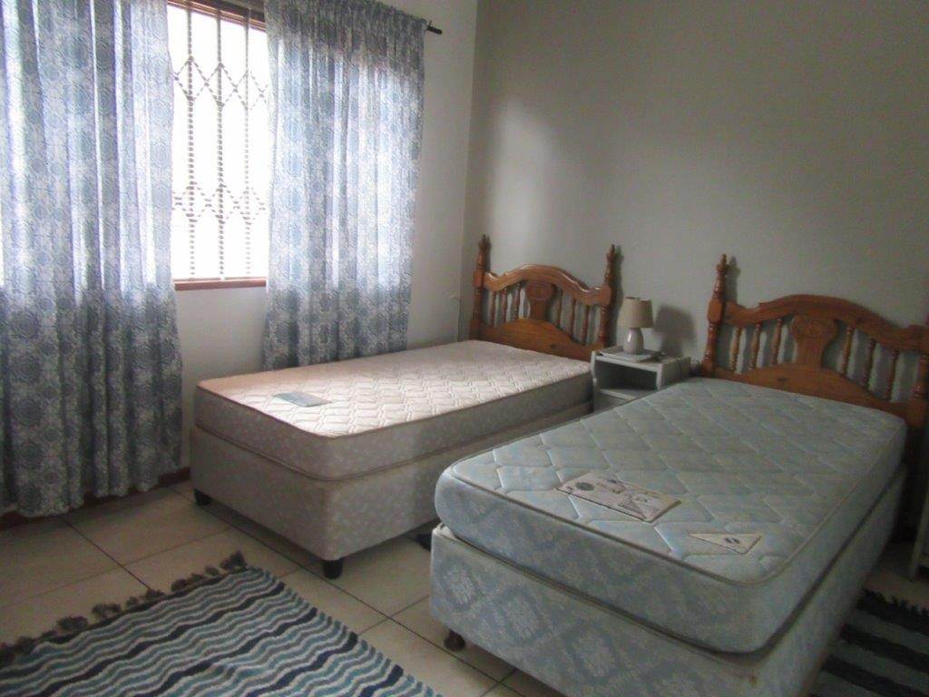3 Bed Apartment in Scottburgh Central photo number 11