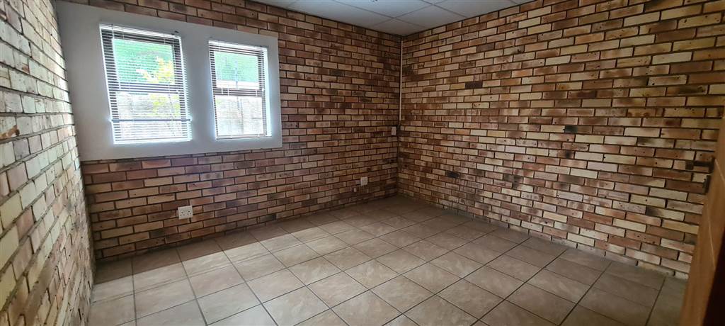 80  m² Office Space in Potchefstroom Central photo number 7