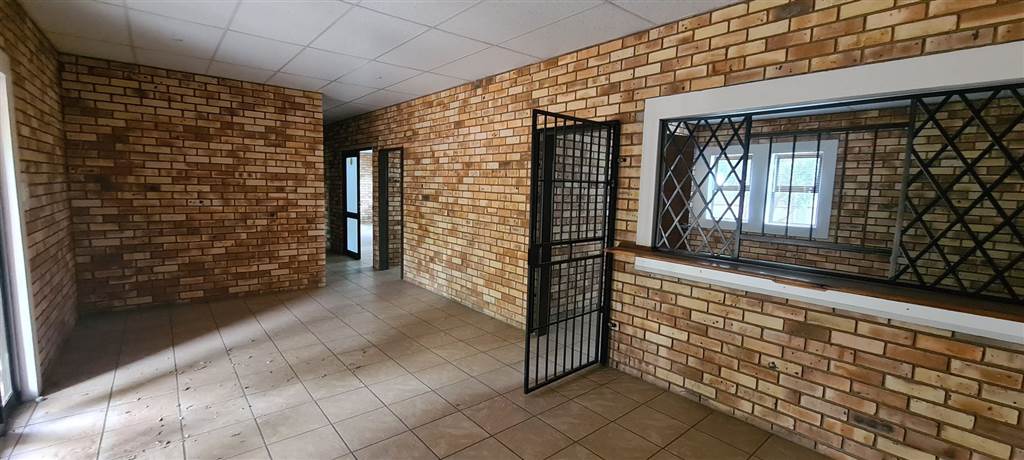 80  m² Office Space in Potchefstroom Central photo number 5