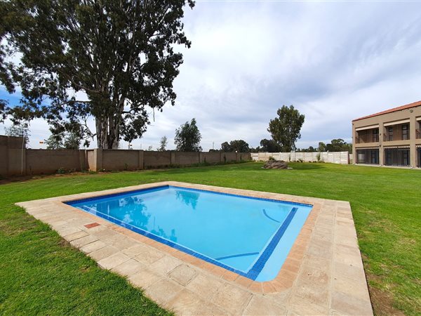 2.3 ha Smallholding