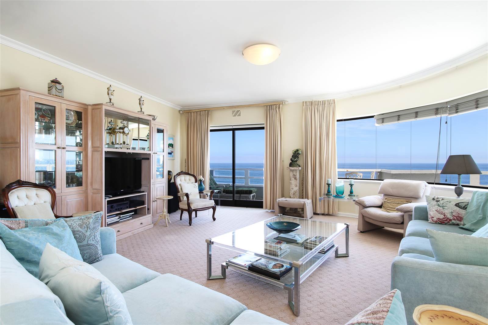 3 Bed Apartment in Sea Point photo number 5