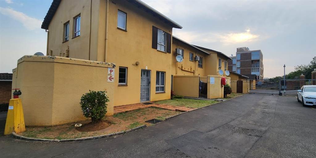 2 Bed Townhouse in Empangeni Central photo number 2