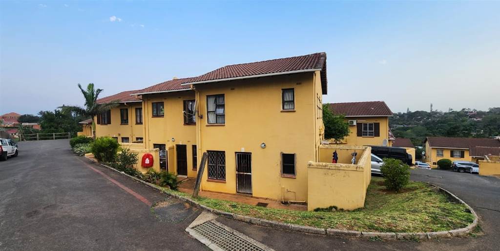 2 Bed Townhouse in Empangeni Central photo number 3