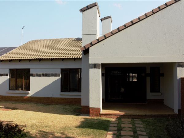3 Bed Townhouse in Rietvalleipark