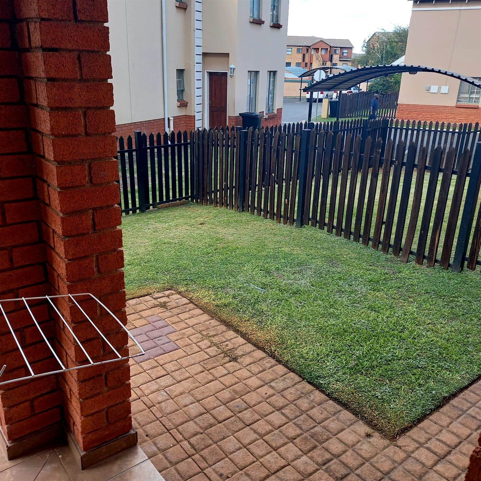 2 Bed Apartment in Chloorkop photo number 2
