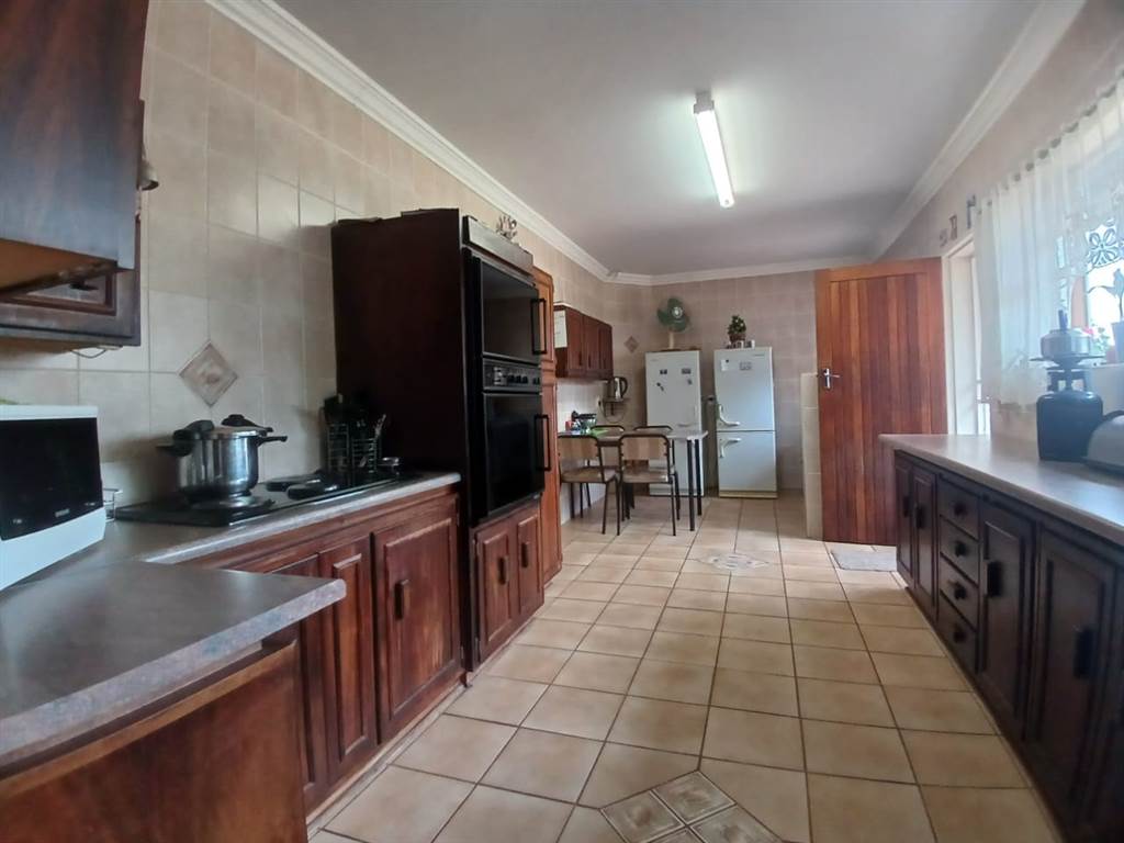 3 Bed House in Wilkoppies photo number 6