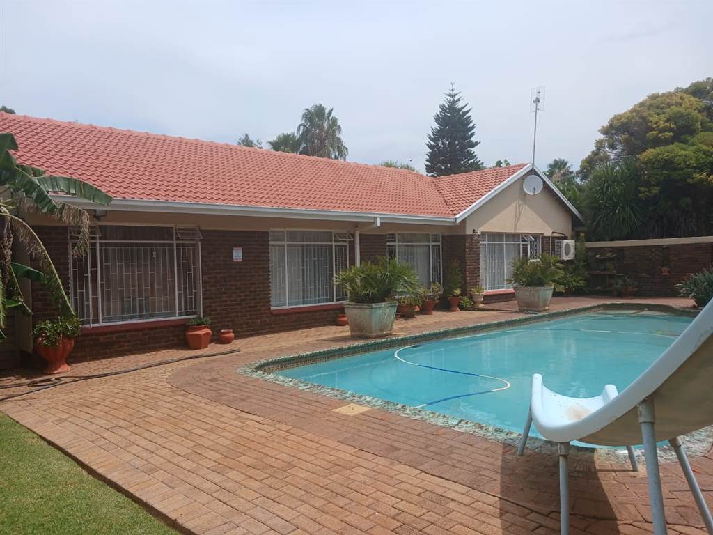 3 Bed House in Wilkoppies photo number 16