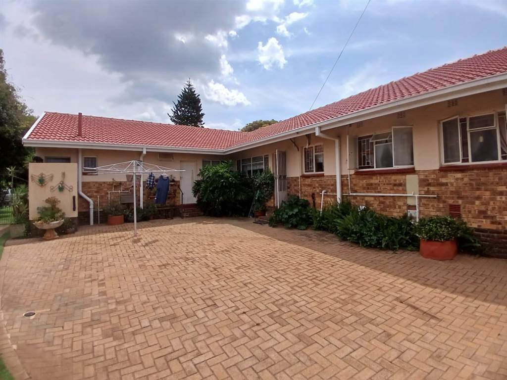 3 Bed House in Wilkoppies photo number 13