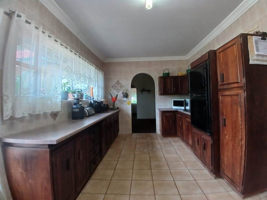 3 Bed House in Wilkoppies photo number 5
