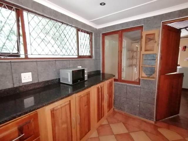 3 Bed House in Umtentweni photo number 5