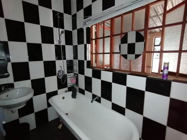 3 Bed House in Umtentweni photo number 6