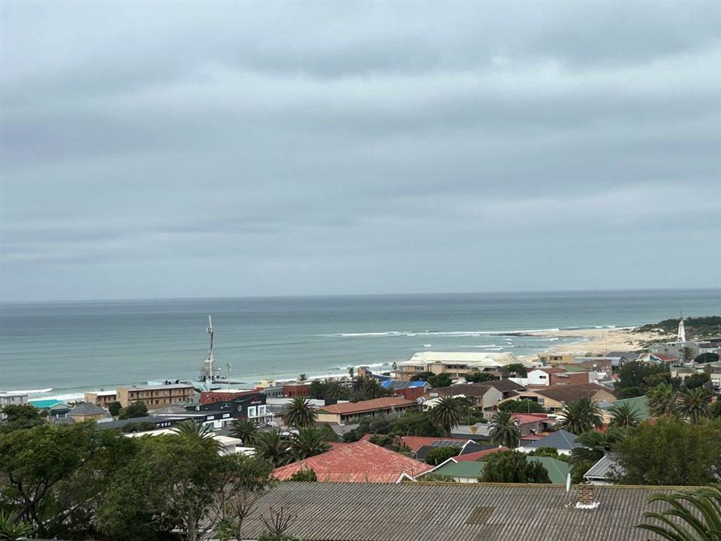 2 Bed Apartment in Jeffreys Bay photo number 18