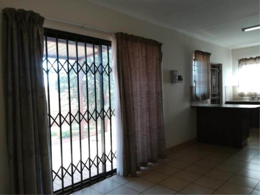3 Bed Apartment in Kathu photo number 9