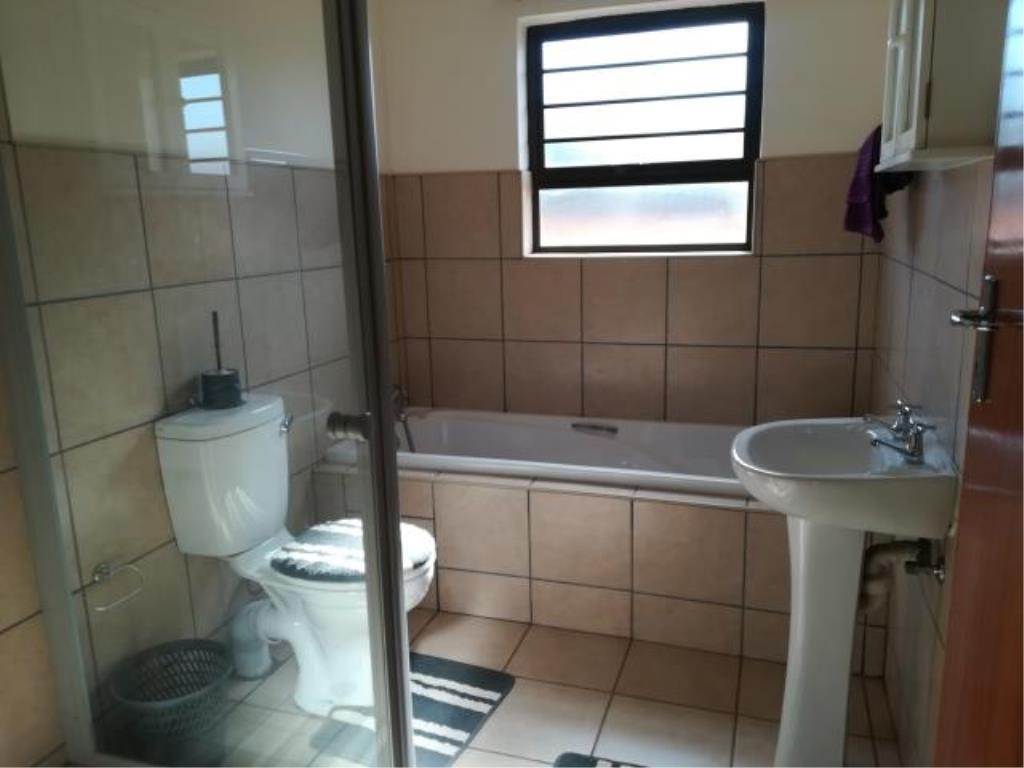 3 Bed Apartment in Kathu photo number 6