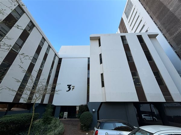 555  m² Commercial space