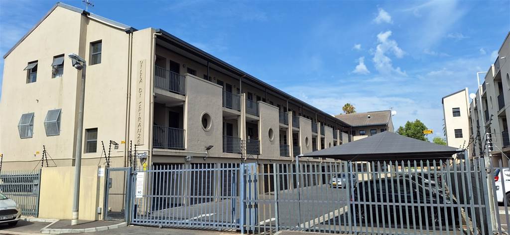 2 Bed Apartment in Parow photo number 2