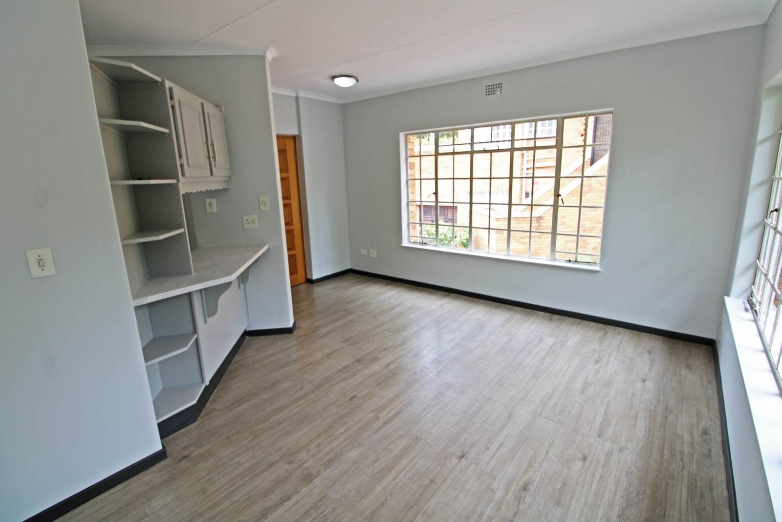 3 Bed Apartment in Bryanston photo number 6