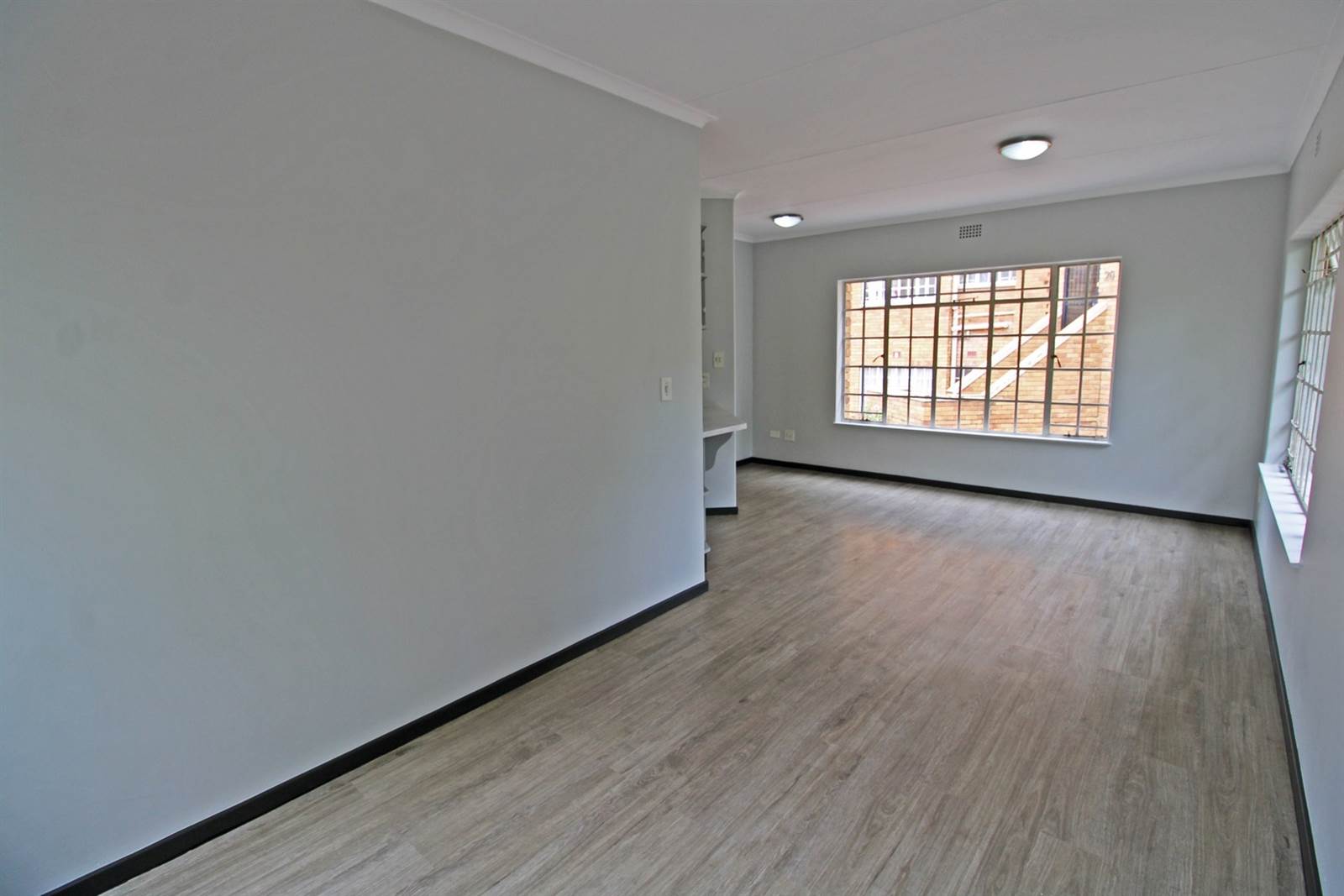 3 Bed Apartment in Bryanston photo number 4