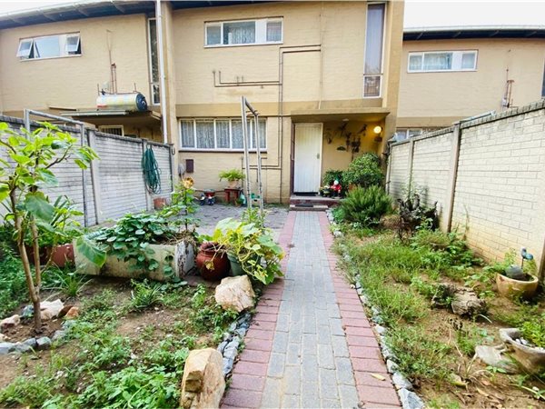 2 Bedroom Townhouse 2 Bedroom Townhouse